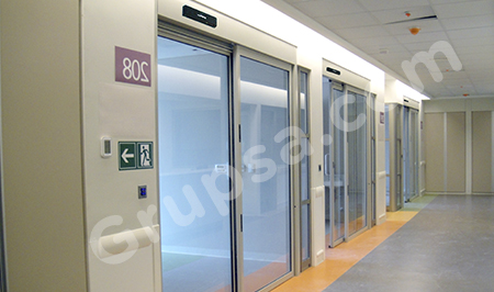 Panel system for modular operating theatres
